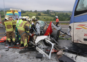 Accidente Castrobus en A-8 Ortuella (2)