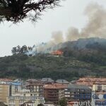 Incendio forestal junto subestación 6