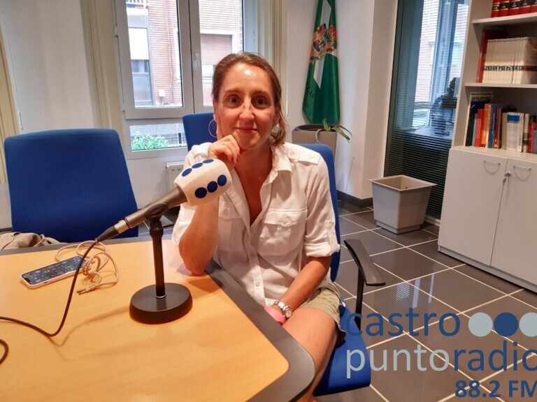 LAURA SALAVERRY EXPONE EN EL CASTILLO FARO 25 CUADROS “VARIOPINTOS Y CON TEMÁTICAS DIFERENTES”