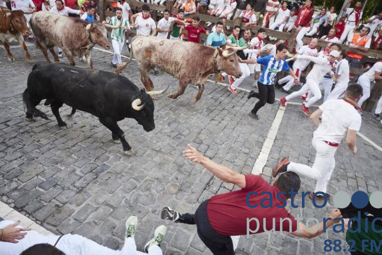 UN VECINO DE CASTRO, DE 54 AÑOS DE EDAD, RESULTA HERIDO EN EL ENCIERRO DE HOY DE SAN FERMÍN