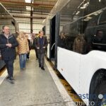 Visita Alcaldesa y Eduardo Amor Oviedo fabricación Castrobuses (1)