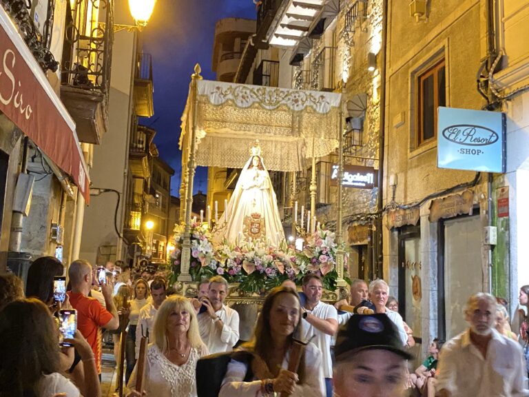 EL PÁRROCO DE CASTRO NOS CUENTA LOS PREPARATIVOS DE LA PROCESIÓN DE LAS VELILLAS, QUE ESTE AÑO RECUPERA SU RECORRIDO HABITUAL