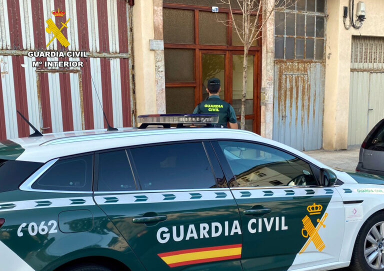 LA GUARDIA CIVIL EVACÚA A UNA ANCIANA AL INICIARSE UN INCENDIO EN SU PISO DE CASTRO URDIALES Y DESALOJA A 17 VECINOS DEL EDIFICIO