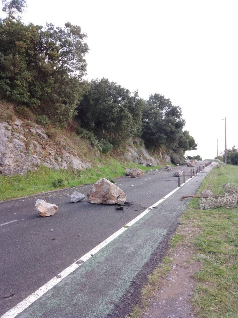 EL ALCALDE DE ORIÑÓN CELEBRA LA RAPIDEZ CON LA QUE SE HA ACTUADO PARA SOLUCIONAR LOS DESPRENDIMIENTOS DE ROCAS A LA CARRETERA HACIA SONABIA