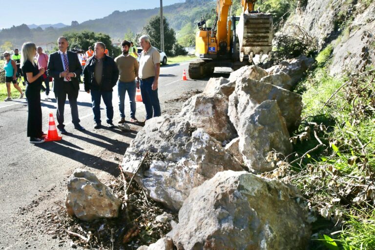 COMIENZAN LAS OBRAS PARA ESTABILIZAR EL TALUD DE LA CARRETERA DE ORIÑÓN A SONABIA Y EVITAR NUEVOS DESPRENDIMIENTOS