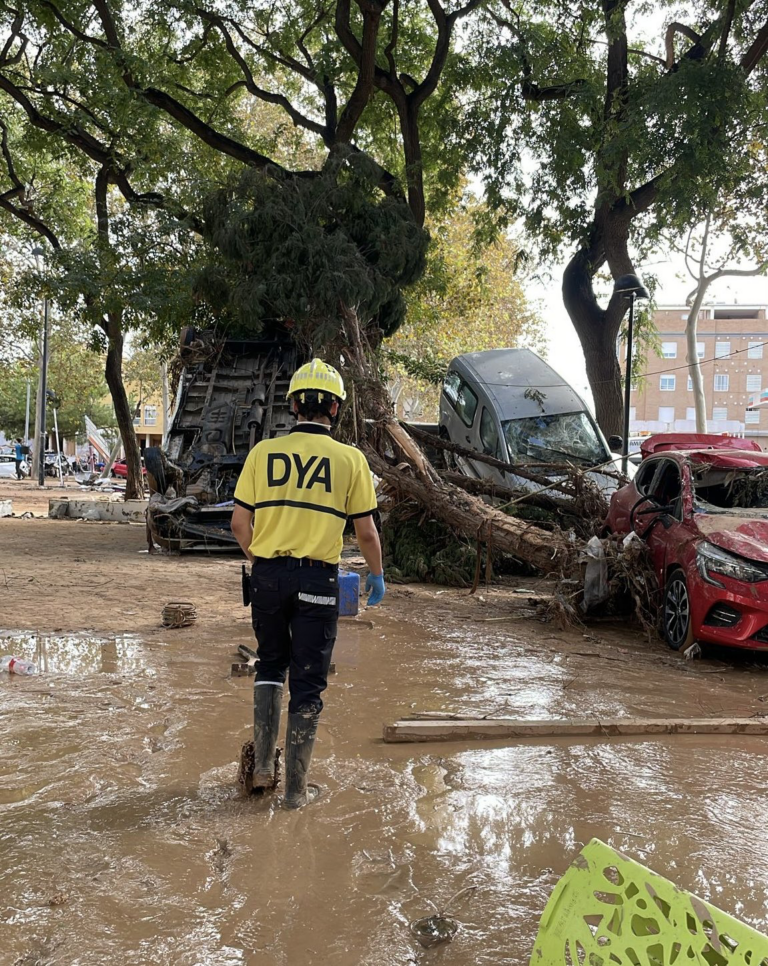 DE «ESCENARIO BÉLICO SIN ARMAS» HA CALIFICADO LA SITUACIÓN EN VALENCIA TRAS LA DANA UNO DE LOS VOLUNTARIOS DE LA DYA QUE SE HA TRASLADADO A LA ZONA A AYUDAR