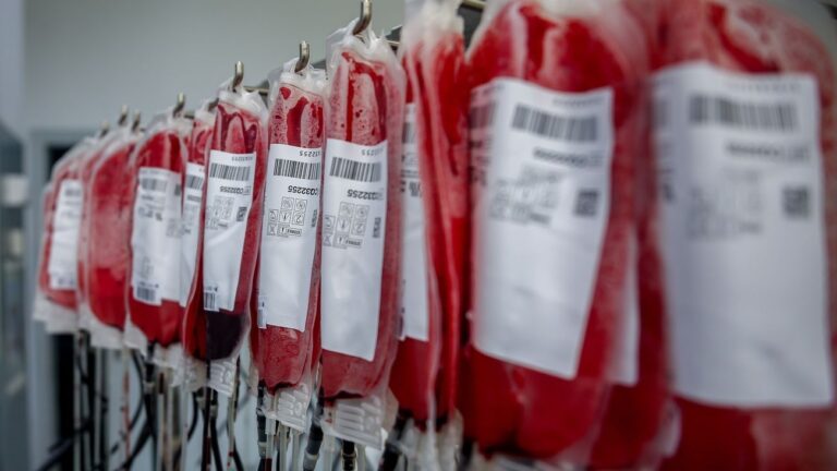 EL BANCO DE SANGRE DE CANTABRIA PIDE A LA POBLACIÓN QUE ACUDA A DONAR SANGRE YA QUE TODOS LOS GRUPOS SANGUÍNEOS TIENEN LAS RESERVAS MUY BAJAS