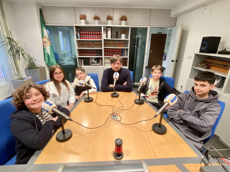 CINCO ALUMNOS DE 6º DE PRIMARIA DEL CEIP SAN MARTÍN DE CAMPIJO NOS PRESENTAN SU “RAP POR LA PAZ”