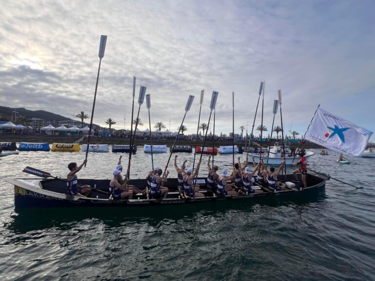 CASTRO VOLVERÁ A ACOGER EL 27 DE JULIO LA BANDERA CAIXABANK, PUNTUABLE PARA LAS LIGAS MASCULINA Y FEMENINA DE TRAINERAS