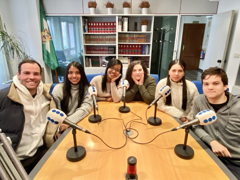 CONOCEMOS A SAULO, LESLIE, VIANKA, KAREN Y LEONARDO, LOS REPRESENTANTES DEL IES JOSÉ ZAPATERO EN EL I CANTABRIA HACKARETODS