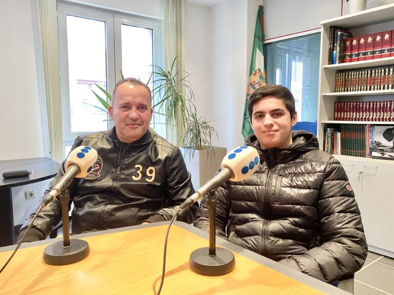 CONOCEMOS A AARÓN VÁZQUEZ, UN JOVEN CASTREÑO QUE TRIUNFA EN LOS SIMULADORES DE COCHES DE CARRERAS, DONDE HA GANADO VARIOS CAMPEONATOS DE ESPAÑA Y AHORA LIDERA LA CLASIFICACIÓN MUNDIAL EN SU CATEGORÍA