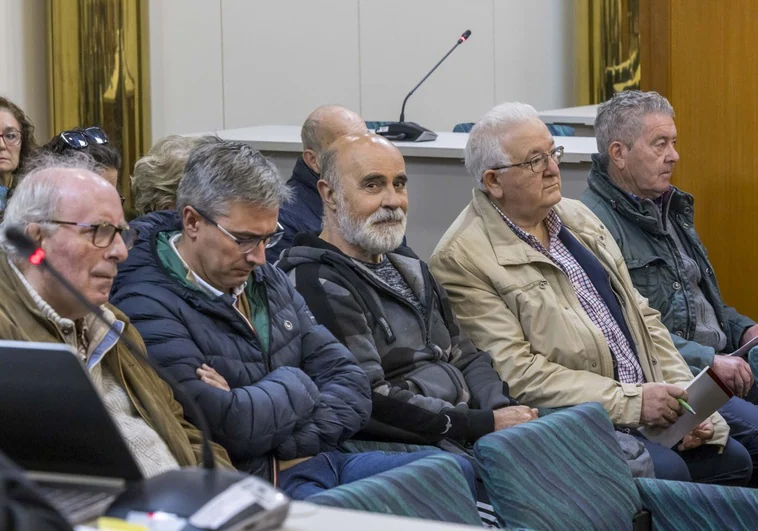 ABSUELTOS LOS EXALCALDES DE CASTRO URDIALES RUFINO DÍAZ Y FERNANDO MUGURUZA, ACUSADOS DE PREVARICACIÓN Y MALVERSACIÓN EN EL CASO SOBRESUELDOS, AL NO APRECIARSE DELITO