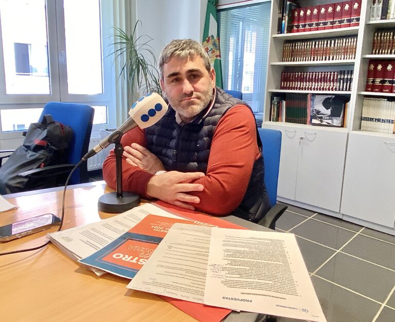 MÁS BAÑOS PÚBLICOS, LA CUBRICIÓN Y REHABILITACIÓN DE LA PLAZA DE TOROS, LA APERTURA DEL VIAL DE RIOMAR A COTOLINO, REESTABLECER LOS BONOS COMERCIO, MÁS APORTACIONES A LAS JUNTAS VECINALES O EL BÚHO DEL CASTROBÚS TODO EL AÑO, ALGUNAS DE LAS PROPUESTAS DE LA OPOSICIÓN PARA EL PRESUPUESTO DE 2025