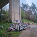 Vertido escombros viaducto A-8 El Pontarrón (1)