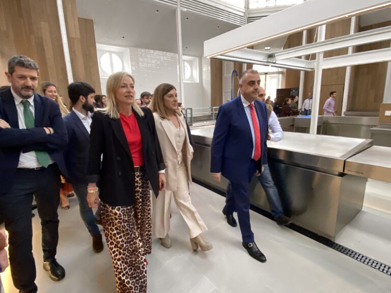 «EN LOS PRÓXIMOS DÍAS SE TRASLADARÁN AL NUEVO MERCADO DOS CARNICERÍAS, DOS PESCADERÍAS, CINCO FRUTERÍAS Y LAS BOTERAS», HA INDICADO LA ALCALDESA SUSANA HERRÁN