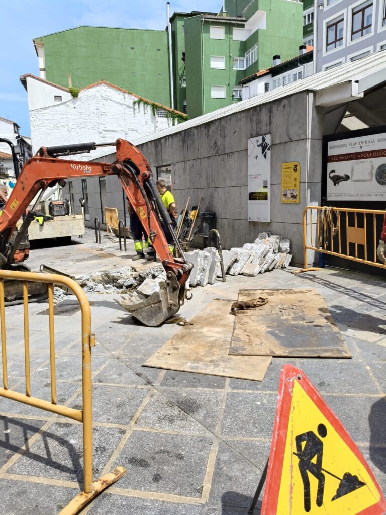 COMIENZAN LAS OBRAS DE SANEAMIENTO DEL CENTRO DE INTERPRETACIÓN DE FLAVIOBRIGA CON LA INTENCIÓN DE RESOLVER «LOS GRAVES PROBLEMAS DE INUNDACIONES»