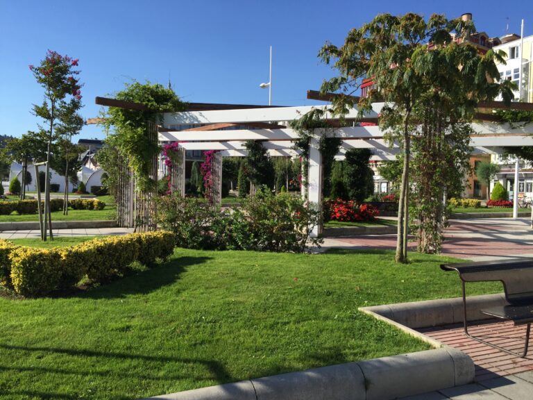 EL AYUNTAMIENTO DE CASTRO URDIALES AMPLÍA EL CONTRATO DE MANTENIMIENTO DE PARQUES Y JARDINES EN EL CASCO URBANO Y LAS JUNTAS VECINALES