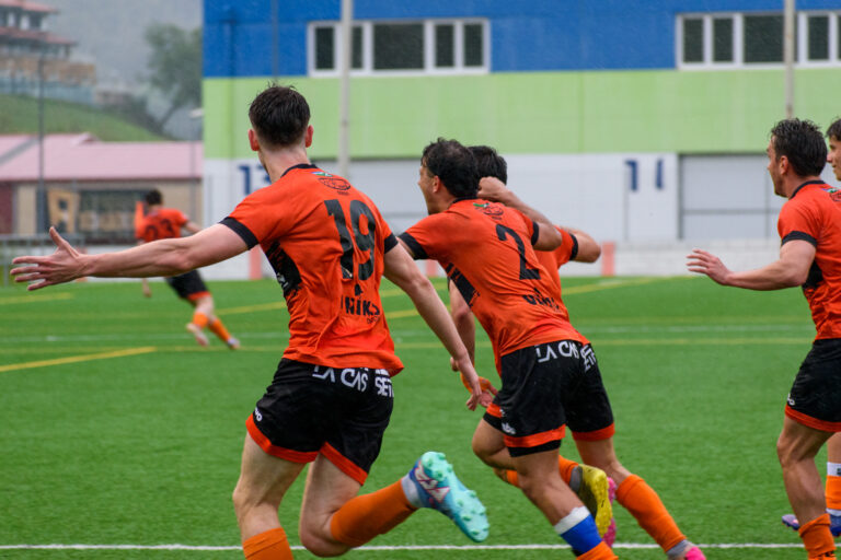 EL SÁMANO ESTÁ A UN PUNTO DEL ASCENSO HISTÓRICO A LA CUARTA DIVISIÓN DEL FÚTBOL NACIONAL