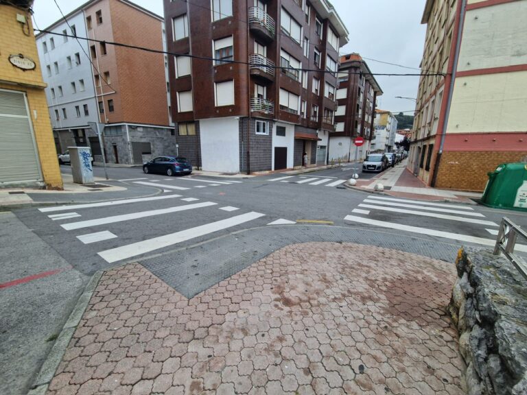 EL LUNES COMIENZAN LAS OBRAS DE REPARACIÓN DEL SANEAMIENTO EN EL PEDREGAL, CON CORTES INTERMITENTES EN EL EXTREMO DE LA CALLE SIGLO XX