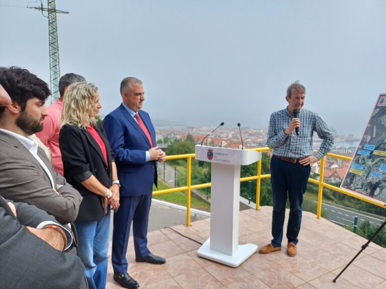 EL CONSEJERO DE FOMENTO VISITA CASTRO URDIALES COINCIDIENDO CON EL COMIENZO DE LAS OBRAS DE SUSTITUCIÓN DE 6 KILÓMETROS DE TUBERÍAS DEL MUNICIPIO