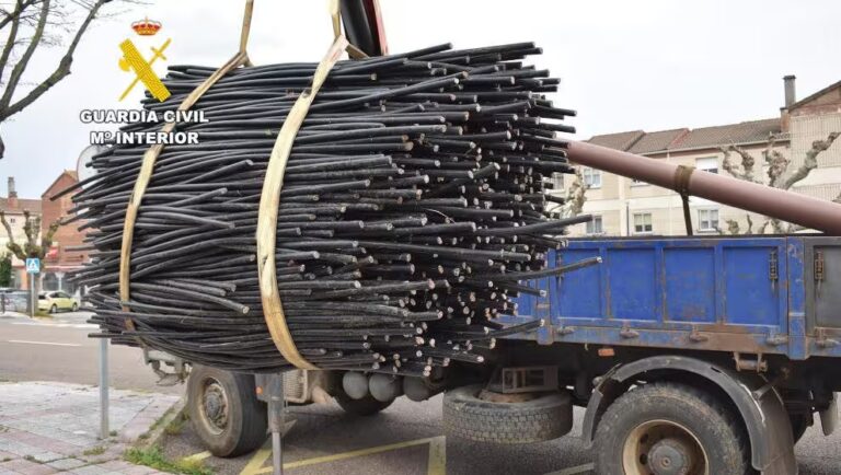 ONCE DETENIDOS Y SEIS INVESTIGADOS EN CASTRO URDIALES POR EL ROBO MASIVO DE CABLEADO TELEFÓNICO, DEL QUE SE HAN RECUPERADO 8.500 KILOS