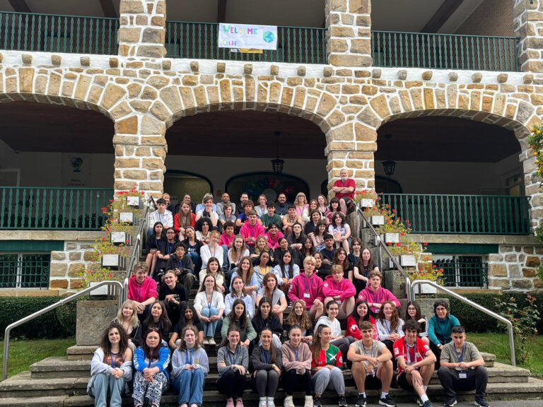 EL CENTRO FORMACIÓN SOMORROSTRO ACOGE EL ENCUENTRO INTERNACIONAL ‘GLOBAL CLASSROOM 2025’ CON ESTUDIANTES DE SIETE PAÍSES