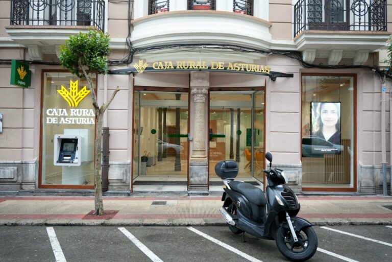 LA CAJA RURAL DE ASTURIAS INAUGURA OFICINA EN CASTRO URDIALES