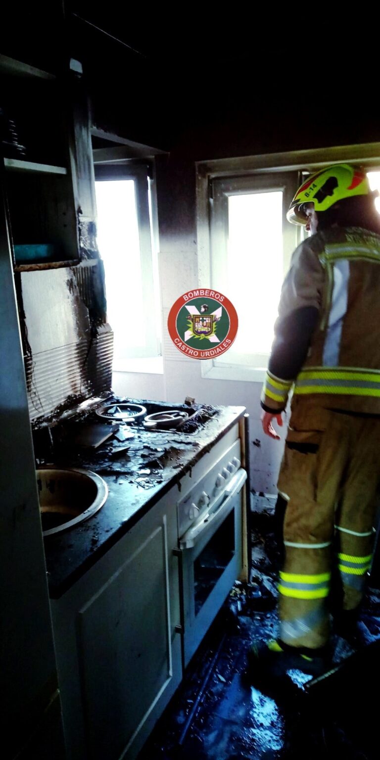 INCENDIO EN UNA COCINA DEL BARRIO DE LOS MARINEROS SIN HERIDOS