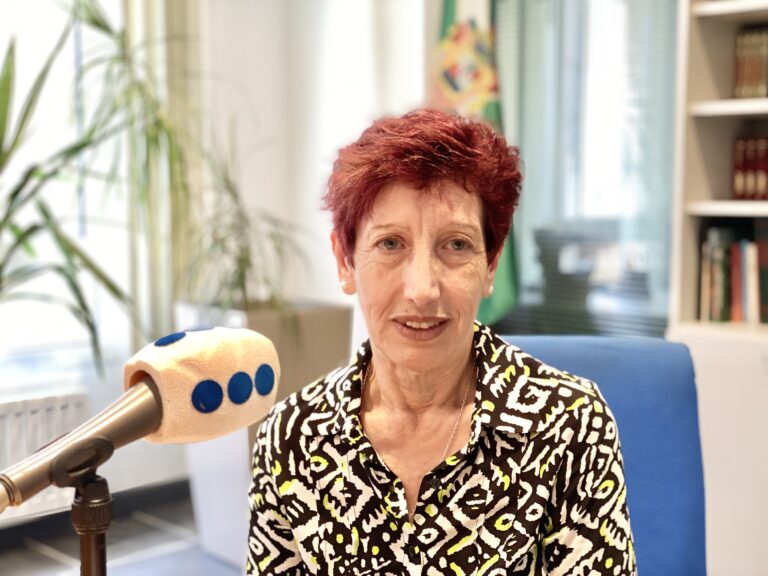 LA PRESIDENTA DE ADICAS DEJA CLARO QUE «SEGUIREMOS REIVINDICANDO HASTA DONDE HAGA FALTA» PARA QUE SE DÉ UNA SOLUCIÓN A LA «INSALUBRIDAD E INSEGURIDAD» EN LOS EXTERIORES DE SU SEDE EN LA BARRERA