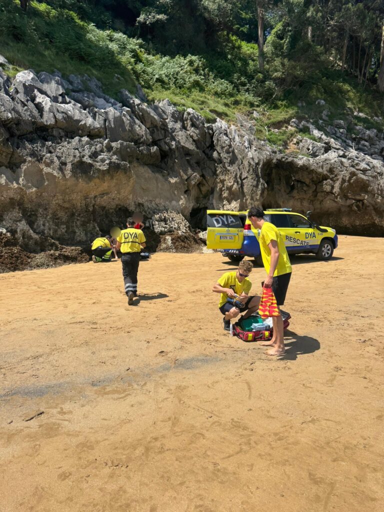 RESCATE DE UN BAÑISTA EN LA PLAYA DE ORIÑÓN