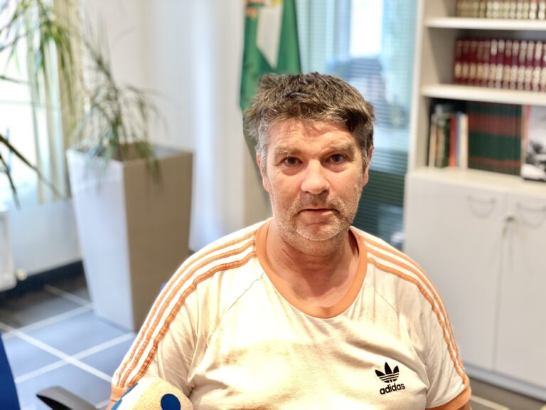 JOSÉ ANTONIO URIARTE SE MUESTRA MUY CONTENTO «CON EL RESULTADO QUE VOY VIENDO» DE LA CARROZA CON LA QUE PARTICIPARÁ EN EL COSO BLANCO
