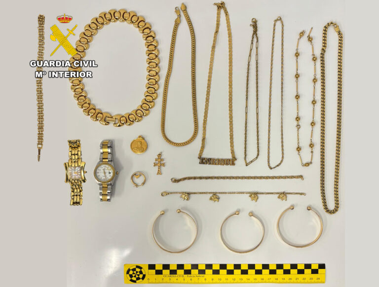LA GUARDIA CIVIL DETIENE A LA PRESUNTA AUTORA DE, AL MENOS, 8 ROBOS Y HURTOS DE JOYAS POR EL MÉTODO DEL “ABRAZO CARIÑOSO”, ALGUNO DE ELLOS EN CASTRO URDIALES
