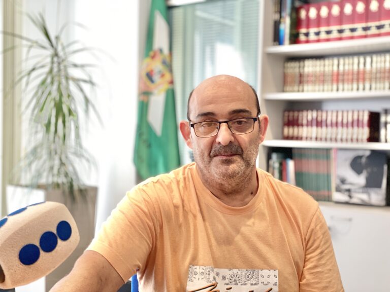 EL GRUPO MALORA SALÍA A GANAR EL COSO BLANCO 2025 Y LO CONSIGUIÓ CON UNA CARROZA «INÉDITA COMPLETAMENTE, MUY BIEN TRABAJADA Y CON UNA IDEA MUY BUENA»