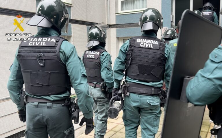 TRES DETENIDOS Y MÁS DE 411.000 EUROS INTERVENIDOS EN UNA OPERACIÓN CONTRA EL TRÁFICO DE DROGAS EN CASTRO URDIALES Y VIZCAYA