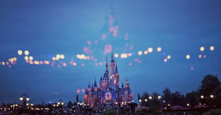 DISNEY Y LEGO YA ESTÁN USANDO LA IA EN SUS PARQUES