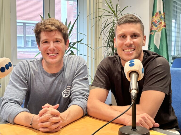 DOS MIEMBROS DE LA PEÑA KAKATO, GANADORES DEL CONCURSO DE MARMITAS DE AYER, NOS CUENTAN «LOS SECRETOS» DEL PLATO GANADOR: «UNA ELABORACIÓN CLÁSICA, A LA QUE PUSIMOS MUCHO CARIÑO Y UN TOQUE PICANTE»