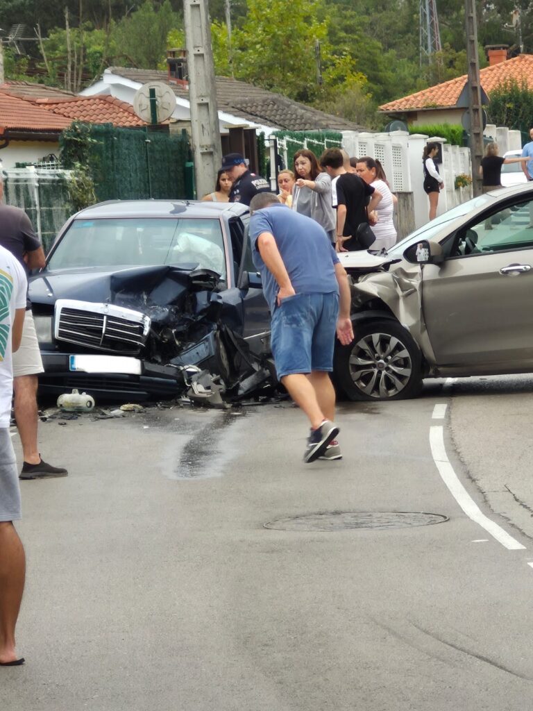 ACCIDENTE DE TRÁFICO EN MIOÑO CON UNA PERSONA HERIDA TRASLADADA A UN CENTRO SANITARIO