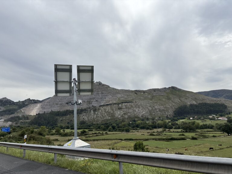 EL RADAR DE TRAMO EN LA A-8 ENTRE CASTRO URDIALES Y EL HAYA, EN AMBOS SENTIDOS, COMENZARÁ A SANCIONAR EL SÁBADO POR LA MAÑANA