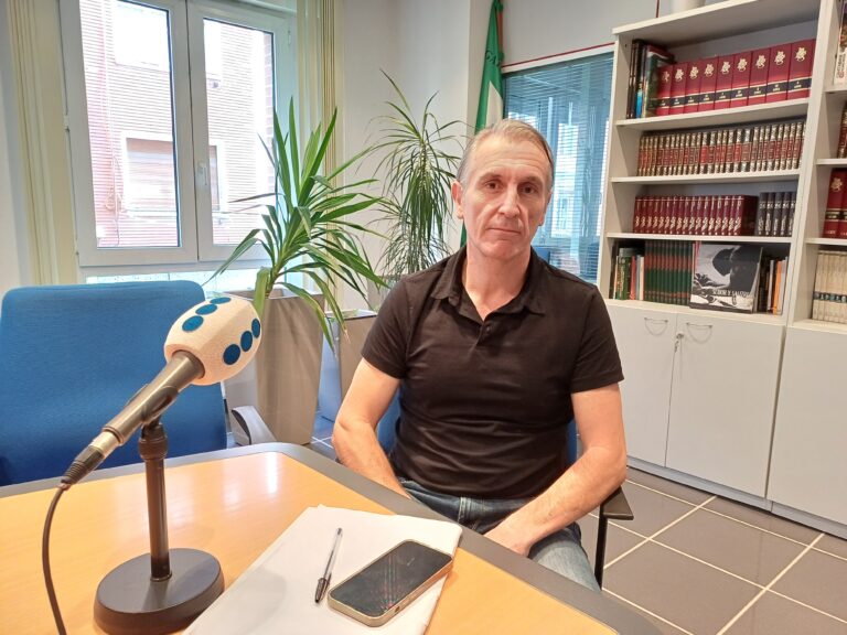 EL CONCEJAL DE MOVILIDAD EXPLICA LAS FORMAS DE SOLICITAR LA TARJETA DE TRANSPORTES DE CANTABRIA, NECESARIA PARA QUE NIÑOS Y JÓVENES SE BENEFICIEN DE DESCUENTOS EN EL CASTROBÚS 