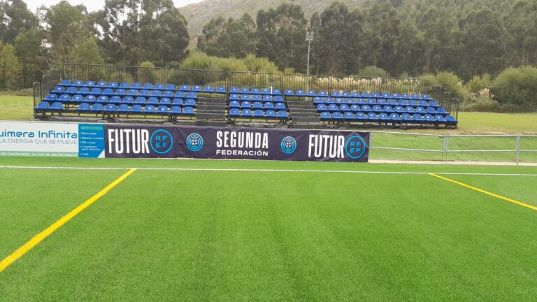 INSTALADA LA GRADA SUPLETORIA EN EL CAMPO DE FÚTBOL DE VALLEGÓN CON CAPACIDAD PARA 120 ASIENTOS QUE SE ESTRENARÁ ESTE DOMINGO