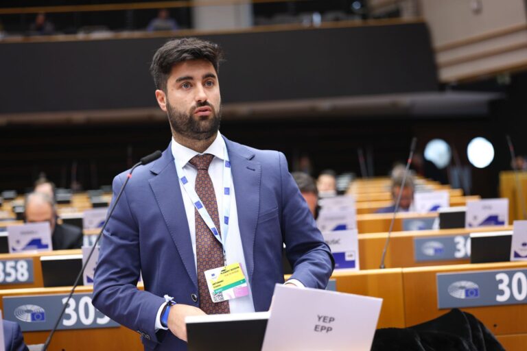 CRISTIAN ANTUÑANO TRASLADA EL «ORGULLO» QUE SUPONE «HABER PODIDO LLEVAR LA VOZ DE CASTRO Y DE CANTABRIA» AL PLENO DEL COMITÉ EUROPEO DE LAS REGIONES