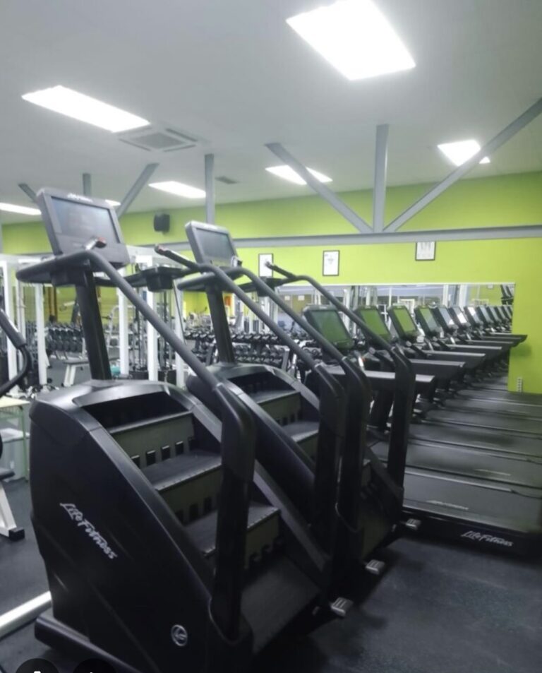 EL GIMNASIO DEL POLIDEPORTIVO PERU ZABALLA CERRARÁ ESTE JUEVES, DE 8 DE LA MAÑANA A 3 DE LA TARDE, PARA SUSTITUIR LAS LUMINARIAS