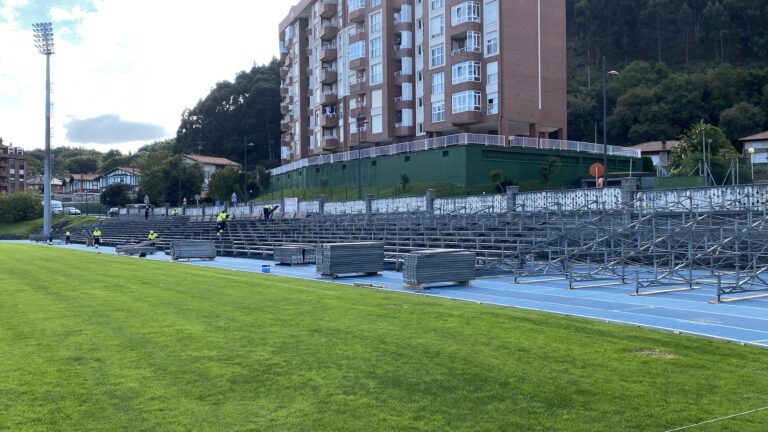 AVANZA LA INSTALACIÓN DE LA GRADA SUPLETORIA EN RIOMAR CON CAPACIDAD PARA 2.000 PERSONAS PARA EL PARTIDO DE COPA DE REY DE ESTE JUEVES ENTRE EL SÁMANO Y EL DEPORTIVO DE LA CORUÑA AVANZA LA INSTALACIÓN DE LA GRADA SUPLETORIA EN RIOMAR CON CAPACIDAD PARA 2.000 PERSONAS PARA EL PARTIDO DE COPA DE REY DE ESTE JUEVES ENTRE EL SÁMANO Y EL DEPORTIVO DE LA CORUÑA