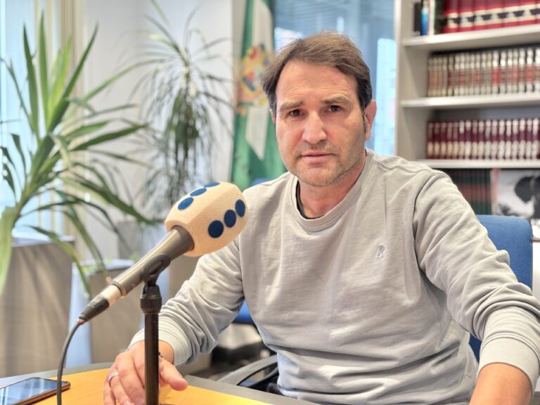 EL ALCALDE DE SÁMANO INSTA AL AYUNTAMIENTO Y AL GOBIERNO DE CANTABRIA A EJECUTAR LA SEGUNDA FASE DEL CAMPO DE FÚTBOL DE VALLEGÓN Y LAMENTA QUE «EN CASTRO TODO SE HAGA POR ETAPAS, ALGO QUE NO ENTIENDO Y ES UNA PENA»
