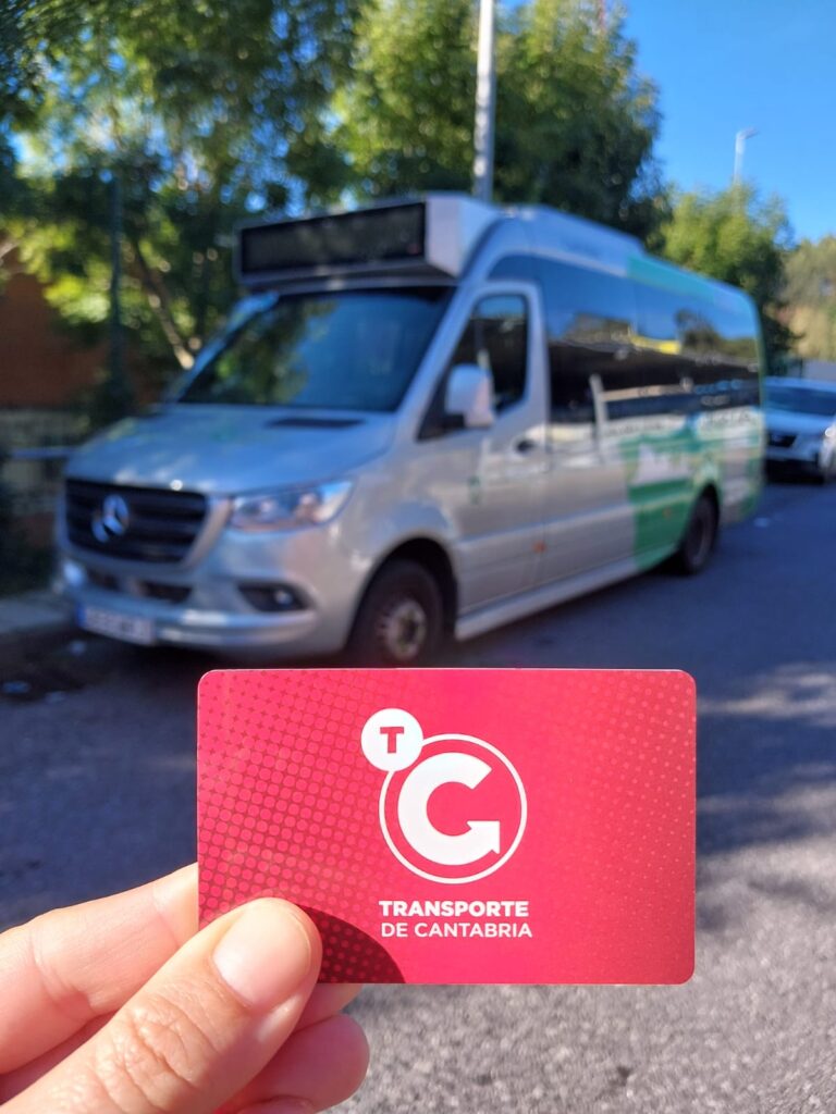 EL AYUNTAMIENTO FACILITA LA OBTENCIÓN DE LAS TARJETAS DE TRANSPORTE DE NIÑOS Y JÓVENES EN LOS COLEGIOS E INSTITUTOS DE CASTRO Y EN EL EDIFICIO ROYAL
