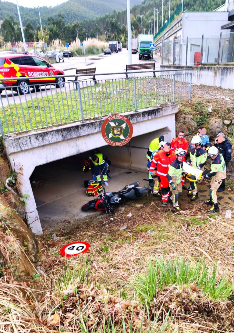 UN MOTORISTA HERIDO AL SALIRSE DE LA VÍA EN VALLEGÓN