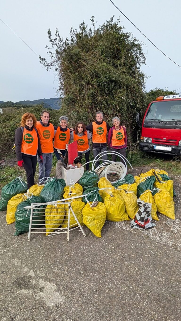 MI PUEBLO LIMPIO RETIRA 130 KILOS DE BASURA QUE ESTABAN EN LAS CUNETAS DE LA CARRETERA DESDE BRAZOMAR A LA LOMA