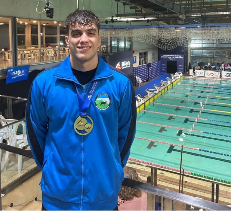 HABLAMOS CON TEO DEL RIEGO, EL NADADOR DEL CLUB NATACIÓN CNBO SÁMANO – SANTULLÁN QUE SE HA PROCLAMADO CAMPEÓN DE ESPAÑA ABSOLUTO DE LOS 50 METROS MARIPOSA