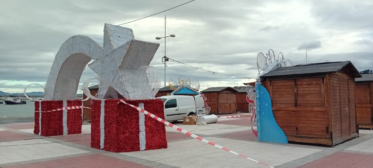 EL AYUNTAMIENTO ADJUDICA A LA EMPRESA CASTREÑA FRANCIS-2 LA DECORACIÓN DEL MERCADO DE NAVIDAD DE AMESTOY POR 32.912 Y SE DECLARA DESIERTA LA DE LAS DOS ROTONDAS DE ENTRADA A LA CIUDAD