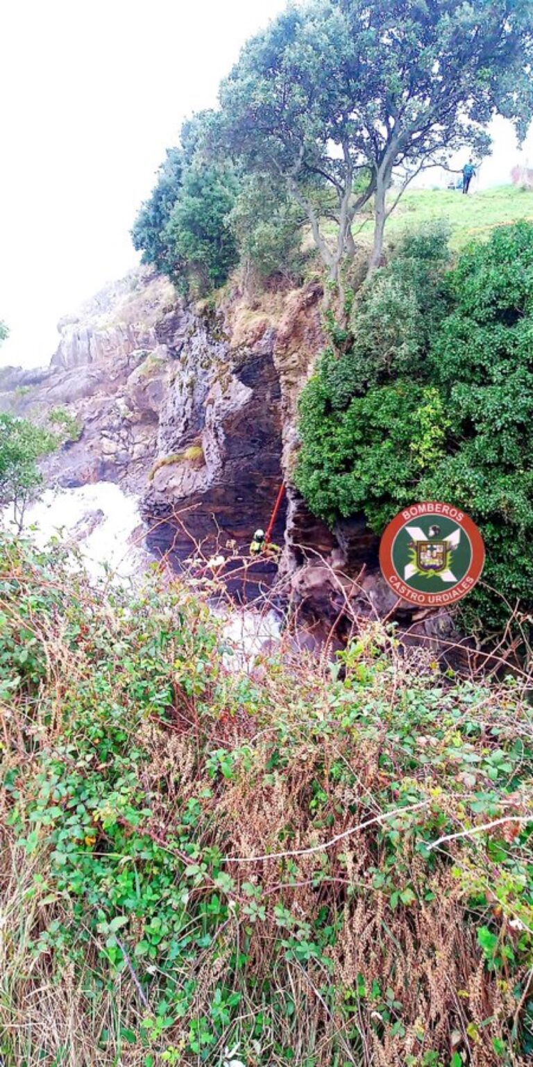 LOCALIZAN SIN VIDA UN CUERPO EN LOS ACANTILADOS DE LA ZONA DEL CEMENTERIO DE CASTRO URDIALES